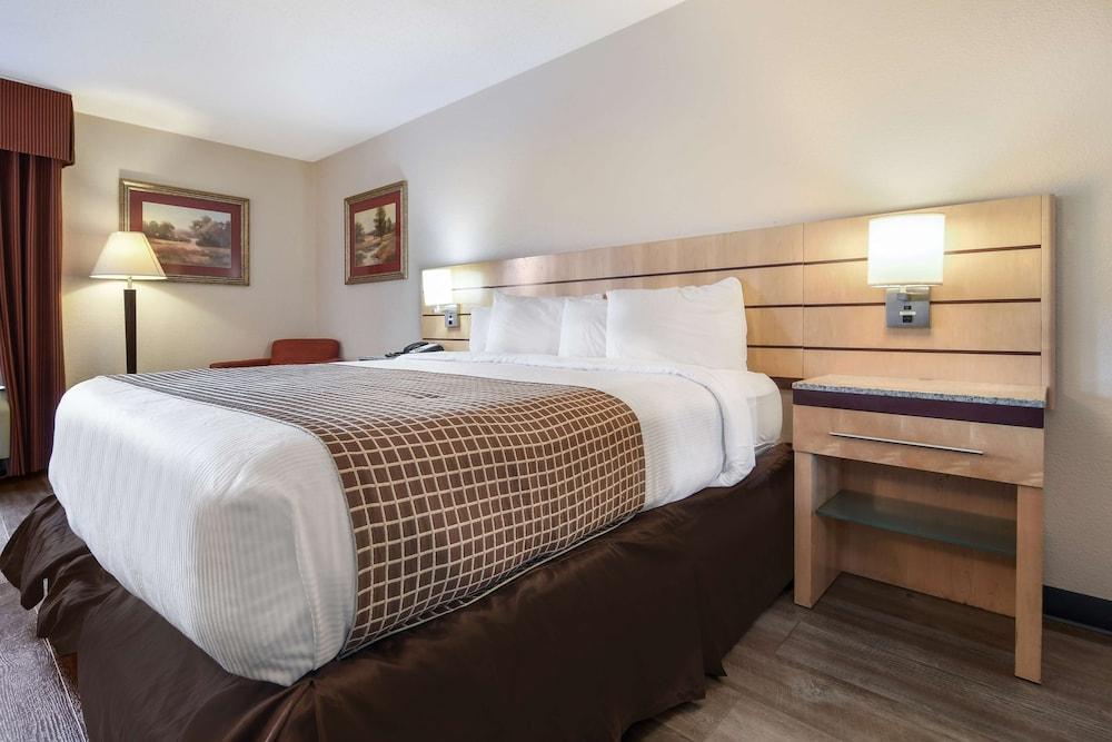 SureStay Plus Hotel by Best Western Tarboro photo 4