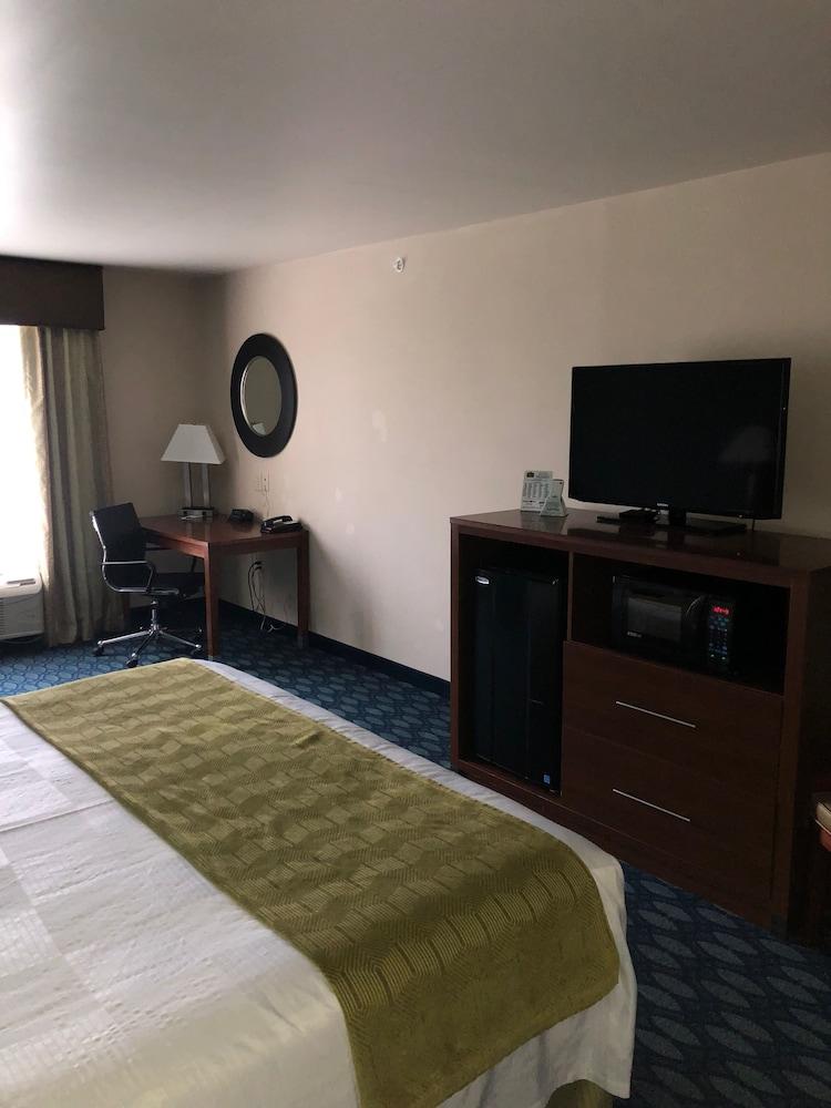 Country View Inn & Suites photo 34