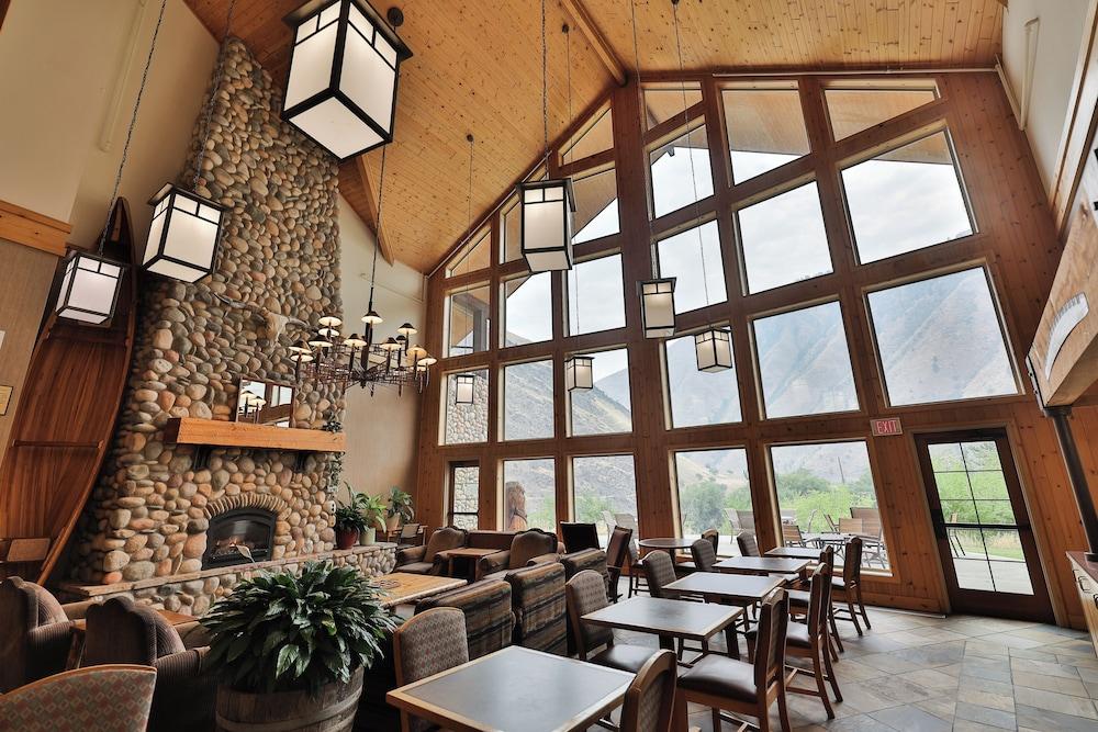 Salmon Rapids Lodge photo 26