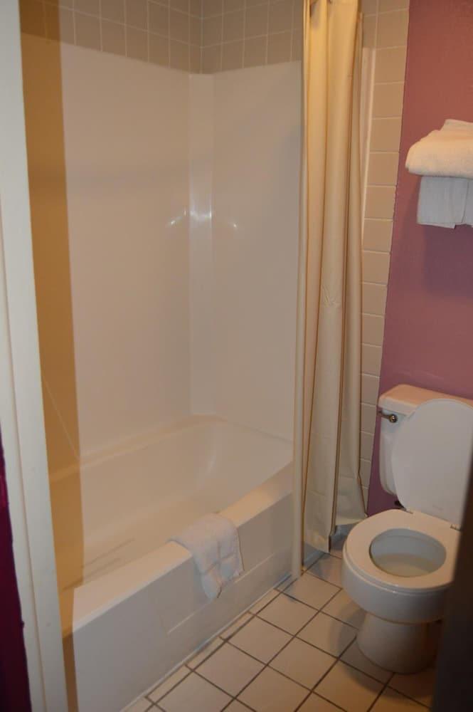 Budget Inn of Claypool Hill photo 24