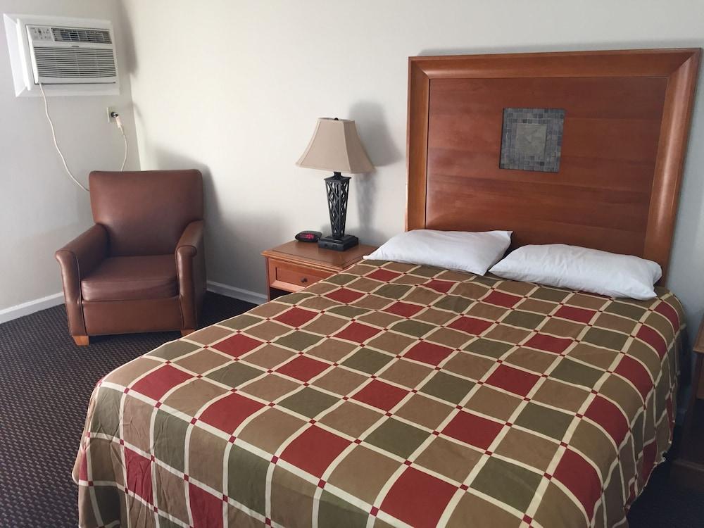 Red Carpet Motel photo 2