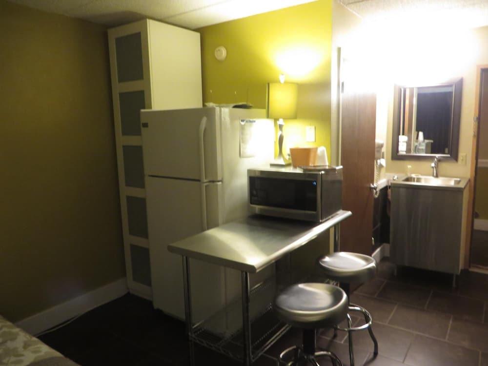 Riverside Suites photo 4