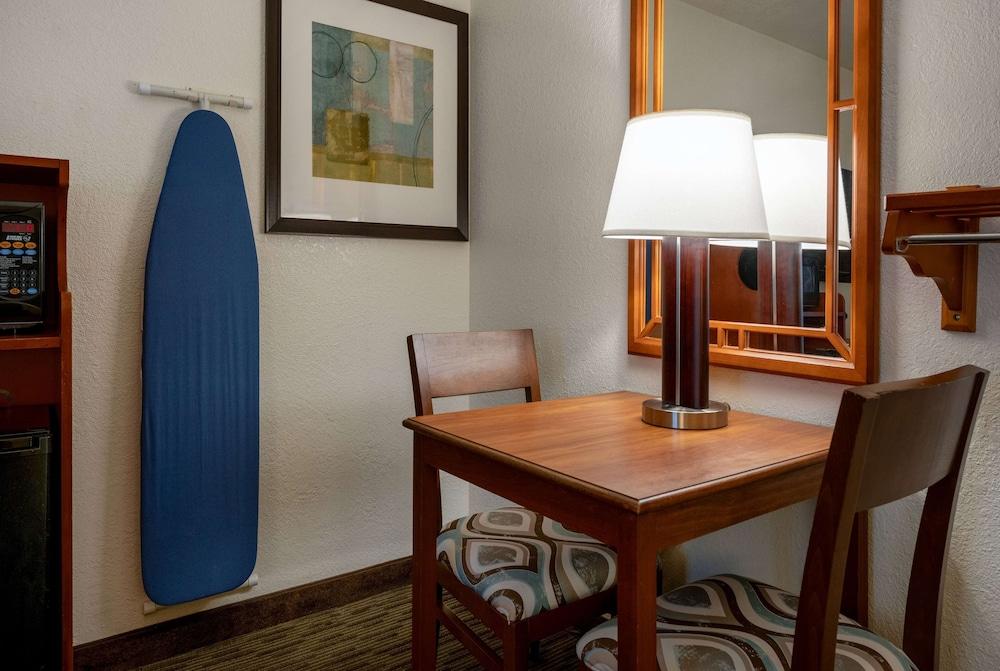 Days Inn by Wyndham Encinitas Moonlight Beach photo 4