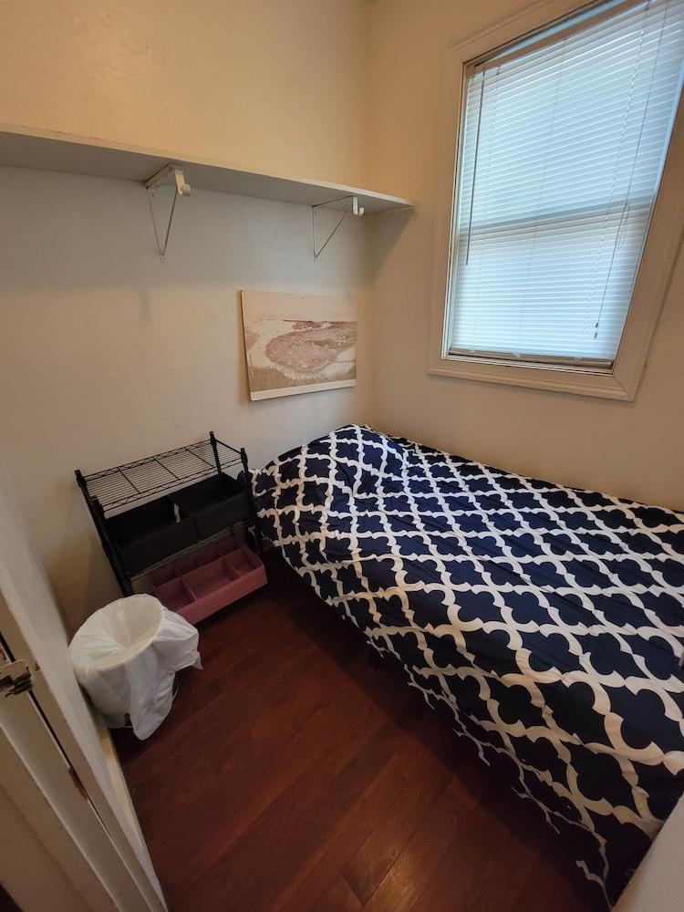 Bedroom Near Downtown Boston - Hostel photo 6
