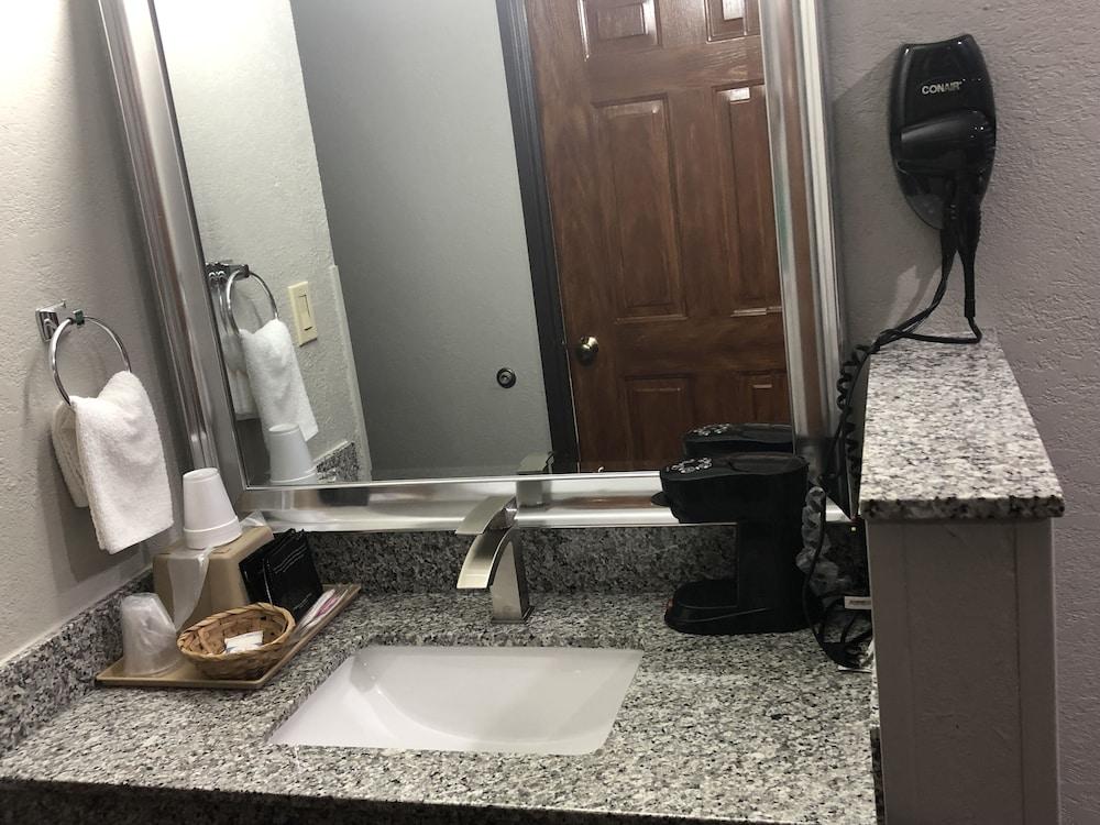 Texas Inn & Suites photo 4