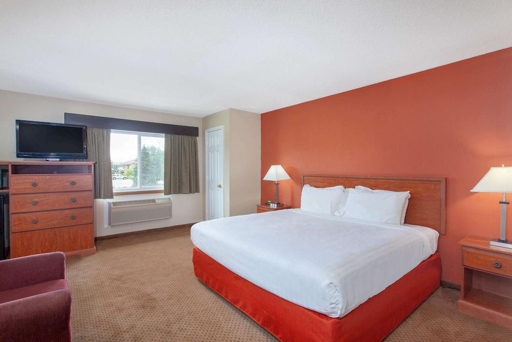 AmericInn by Wyndham Willmar photo 12