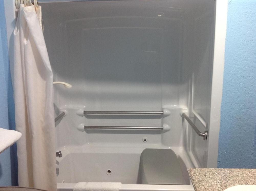 Budget Inn photo 24