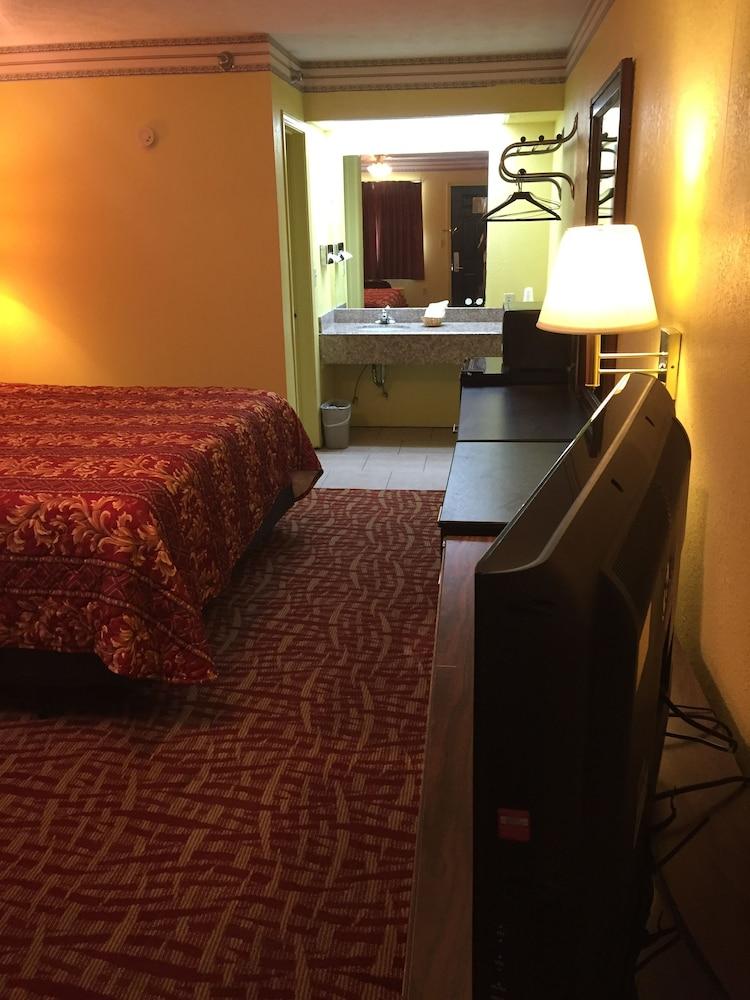 Lexington Inn photo 28