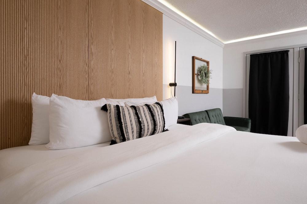 The Cactus Cove Inn and Suites photo 14