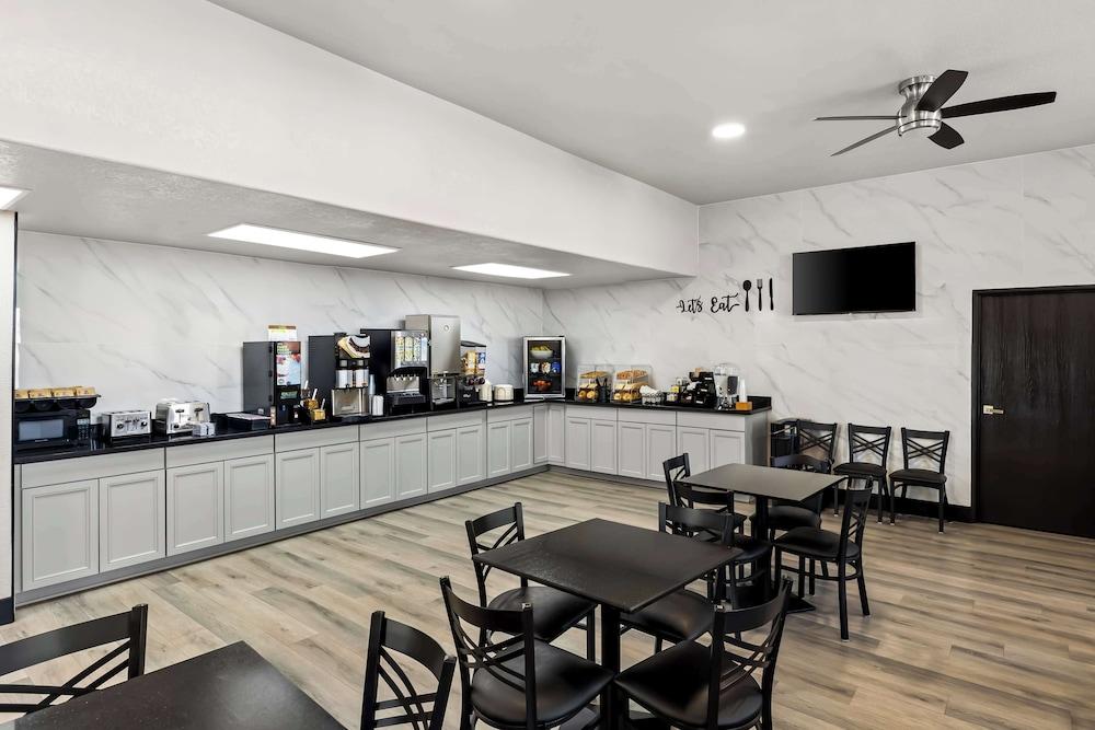 SureStay Hotel by Best Western Phoenix Airport photo 64