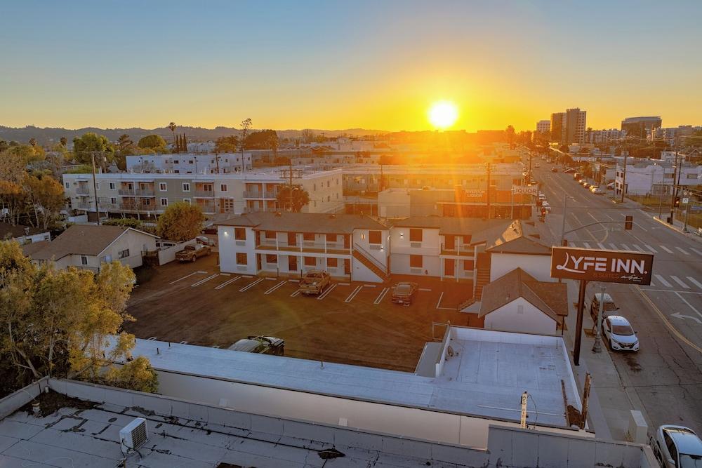 LYFE INN & SUITES by AGA- North Hollywood Universal Studios photo 19