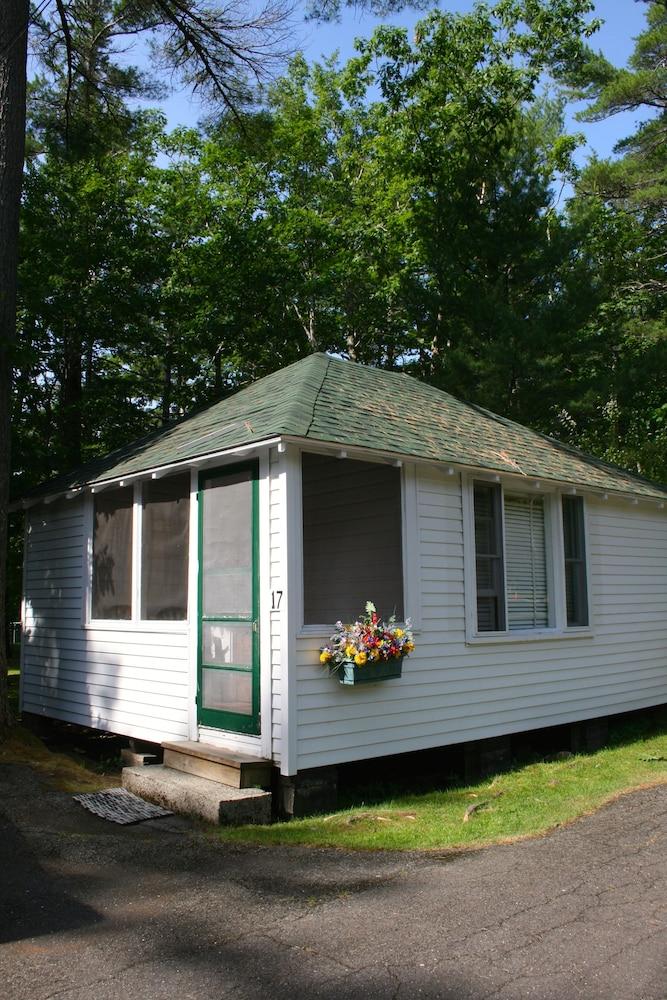 Hinckley's Dreamwood Cottages photo 31