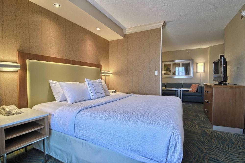 SpringHill Suites Detroit Southfield photo 6