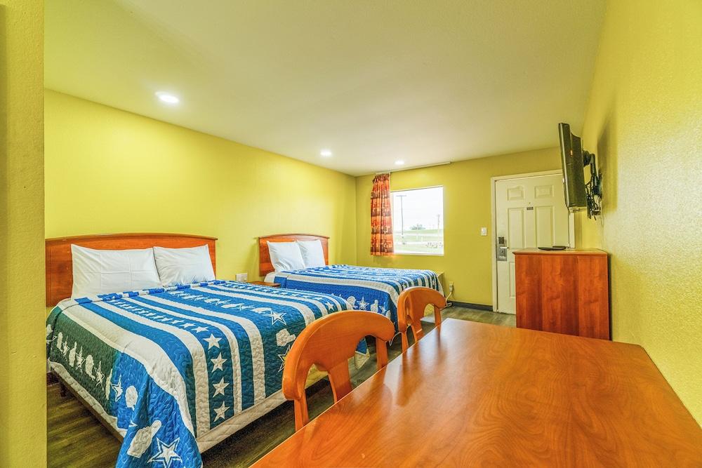 Regency Inn By OYO Rockdale TX photo 25