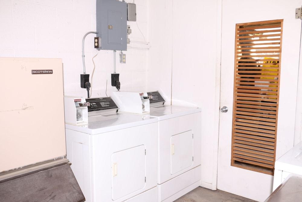 Frontier Motel photo 42