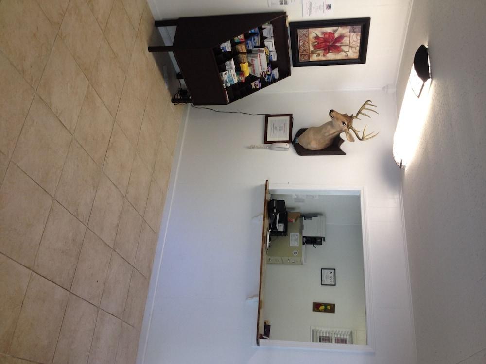 Travelowe's Motel photo 2