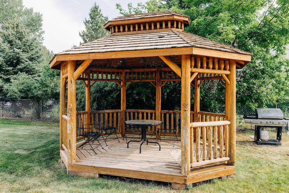 Rustic Ridge Cabins, Charming Retreat (3 Options!) photo 23