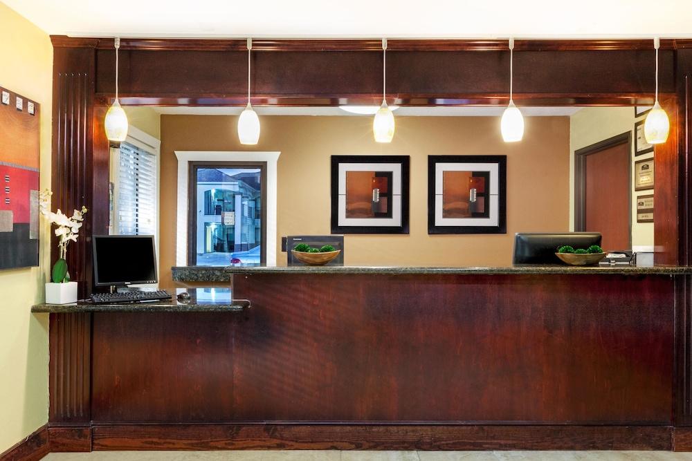 Howard Johnson by Wyndham Lafayette photo 2