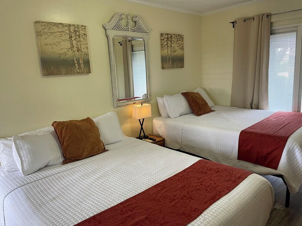 Hilltop Tavern and Inn photo 13