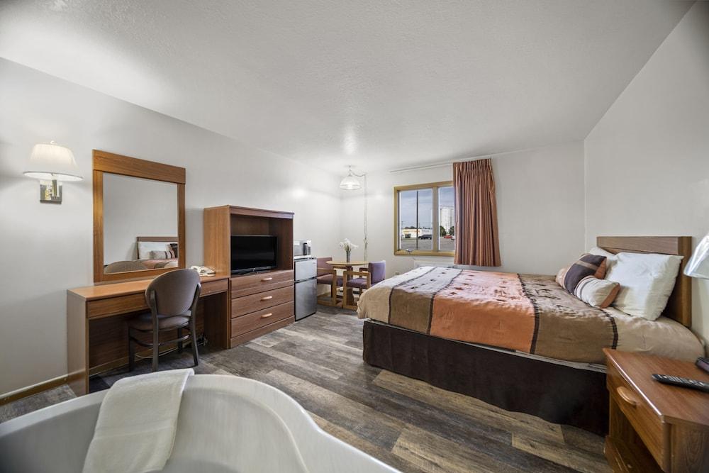 Executive Inn Cass City photo 32