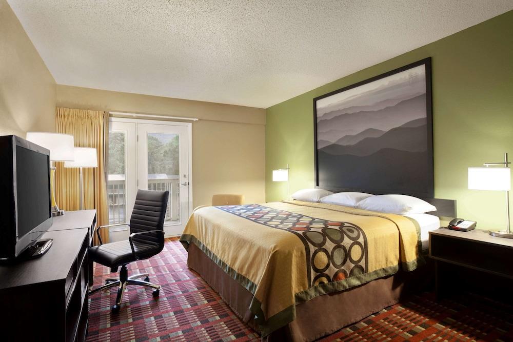 Super 8 by Wyndham Cherokee photo 13