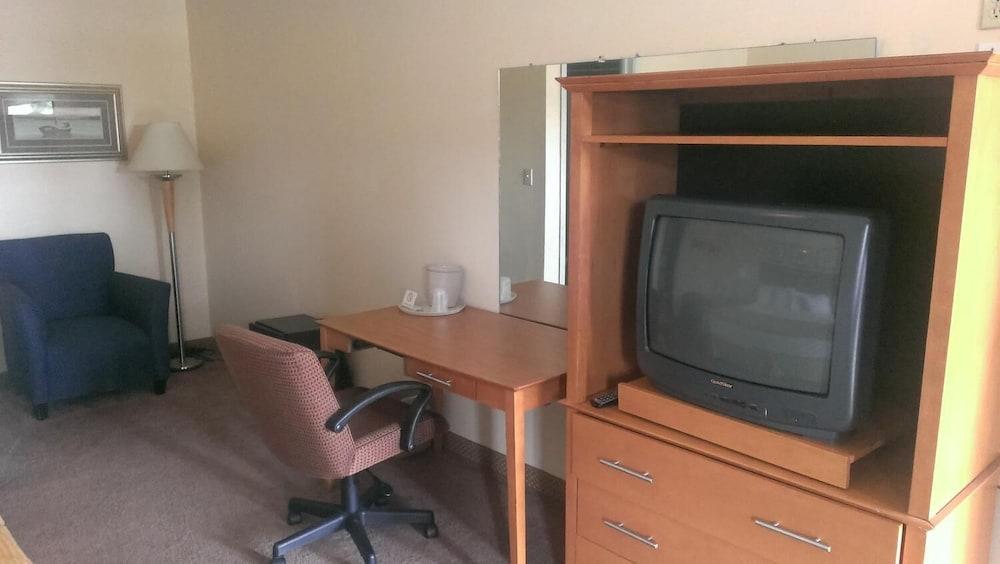Naugatuck Motor Lodge photo 6