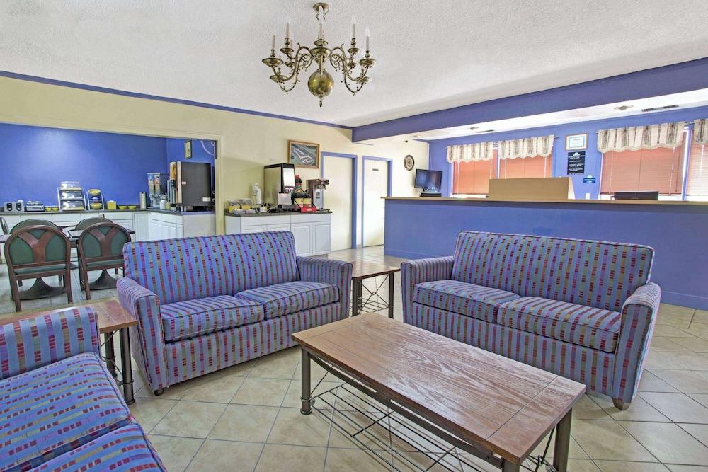 Days Inn by Wyndham Benson photo 2