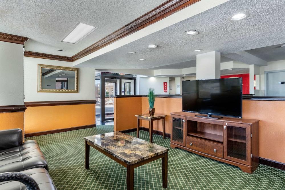 Econo Lodge Florence - Darlington photo 2