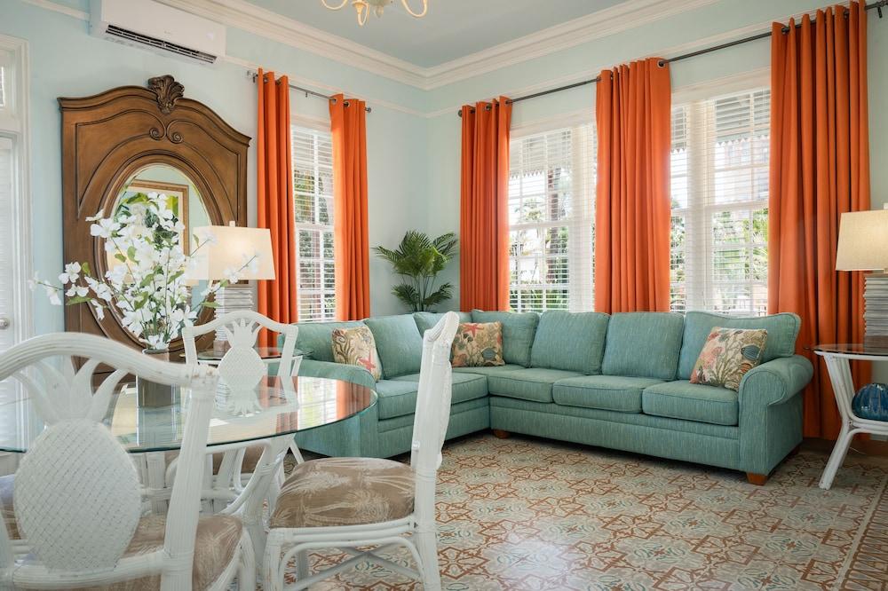Southernmost House photo 32