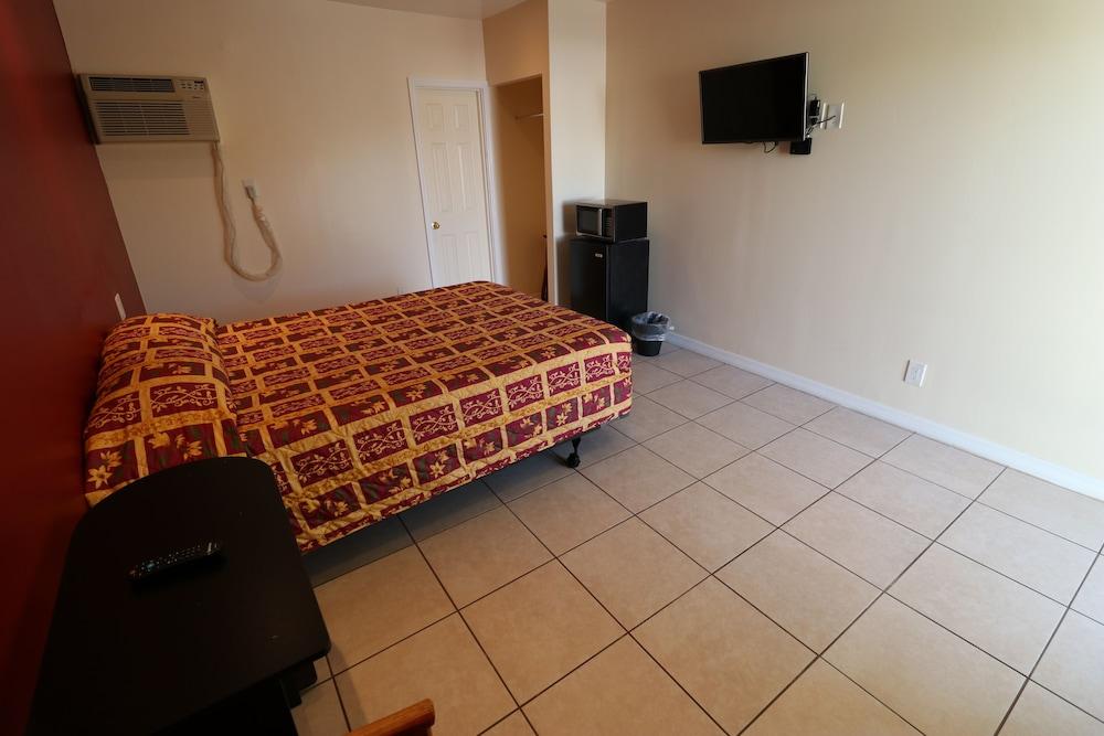 Sandman Inn Motel photo 34