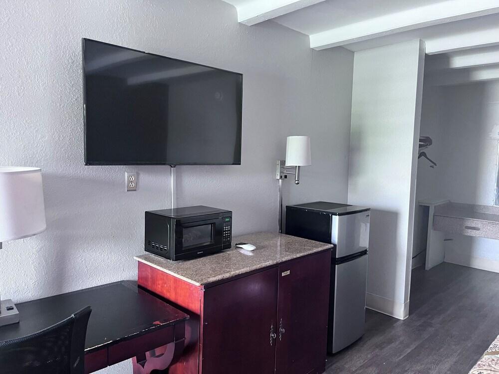expressway inn photo 7