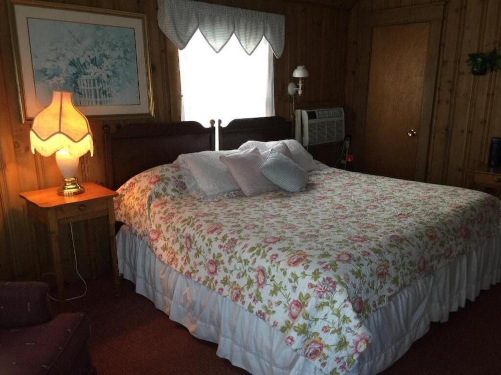 Holiday House Inn photo 19