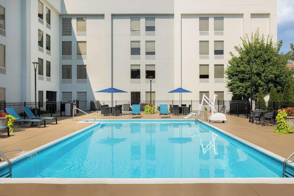 Hampton Inn Louisville-Airport photo 14