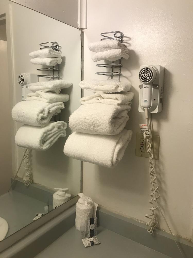 Travelers Inn & Suites photo 29