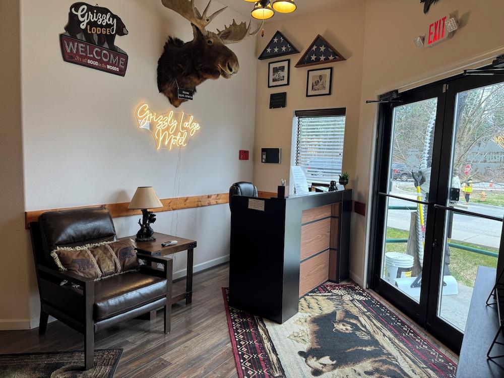 Grizzly Lodge Motel photo 5