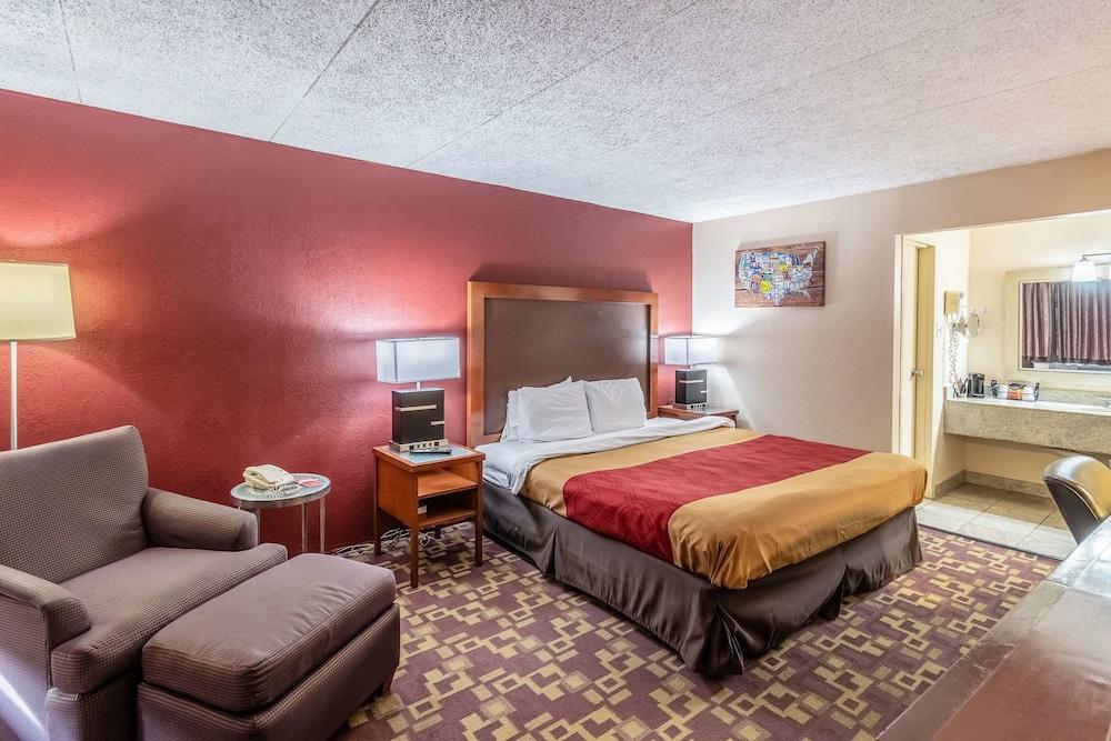 Econo Lodge Zanesville Downtown photo 7