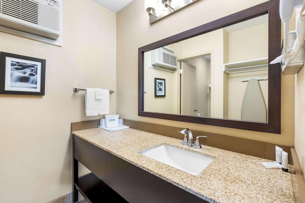 Americas Best Value Inn Yakima photo 24