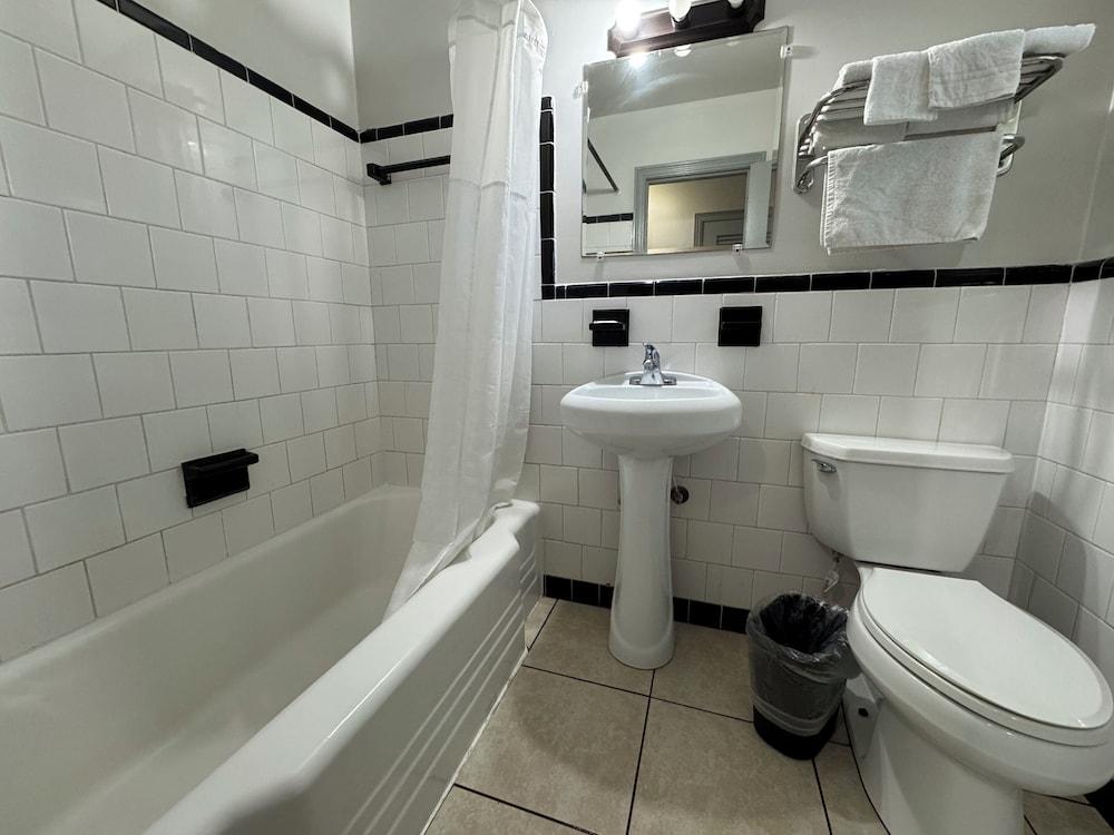Royal Inn photo 10