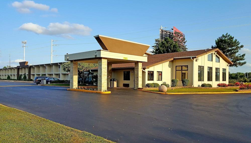 Lexington Inn & Suites NW Chicago Elgin — hotel in Elgin