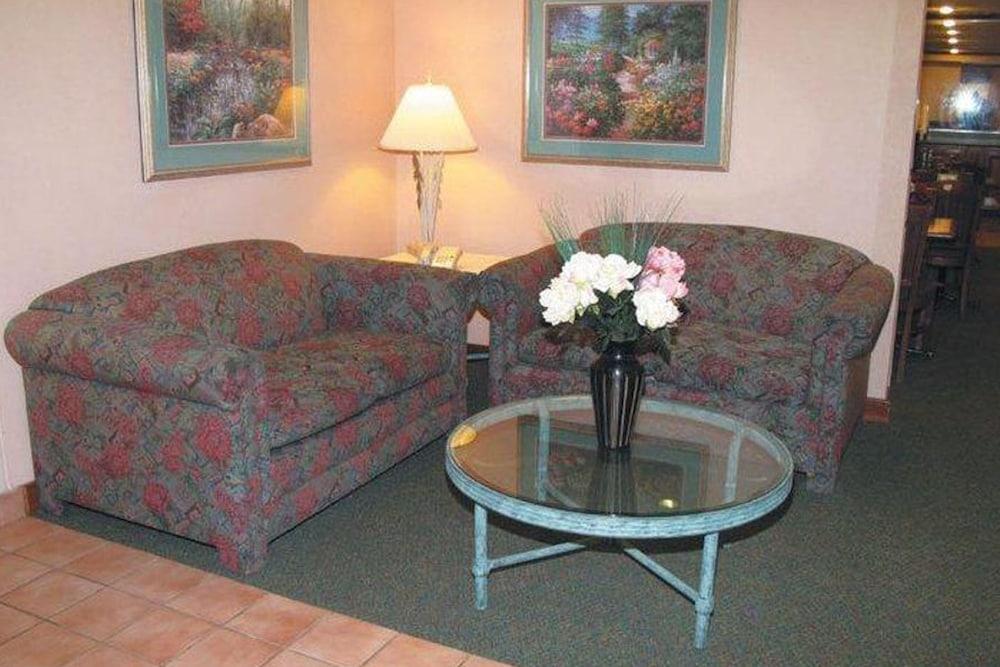 Norwood Inn & Suites by BlissPoint Post Rd Indianapolis photo 23