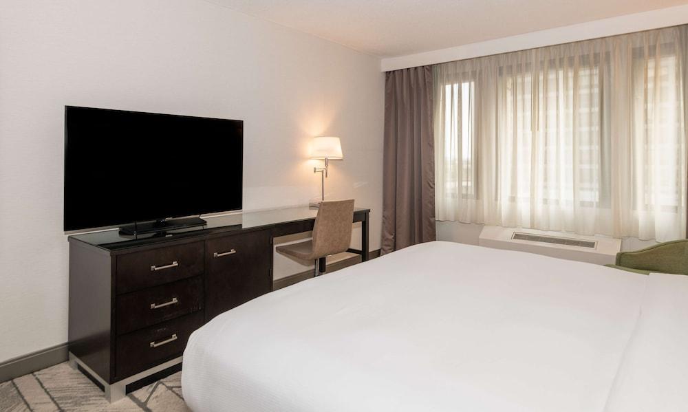 DoubleTree by Hilton Newark Penn Station photo 34