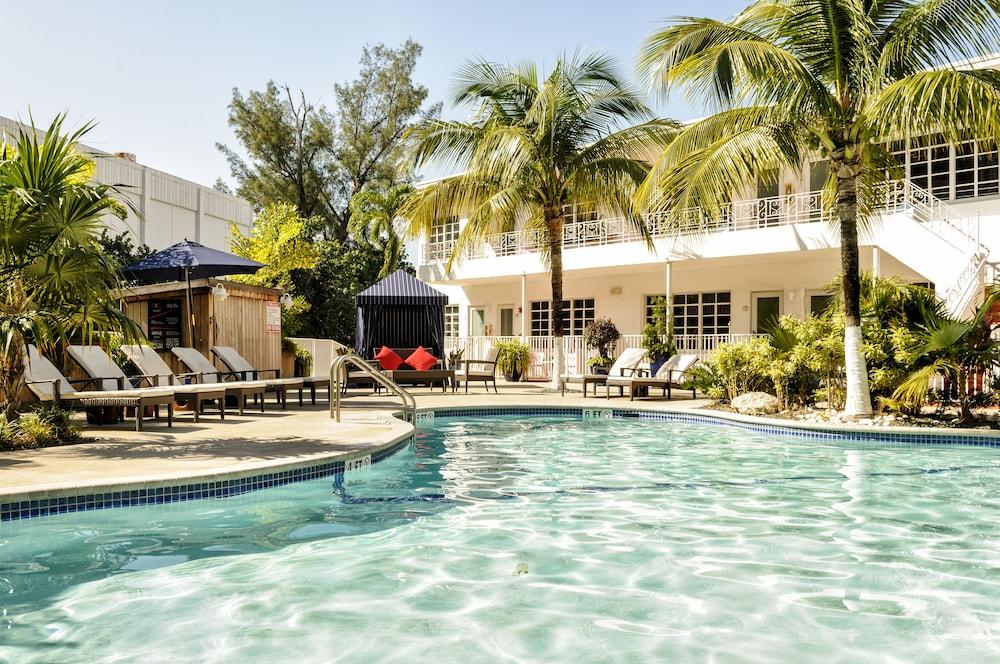 Tradewinds Apartment Hotel photo 1