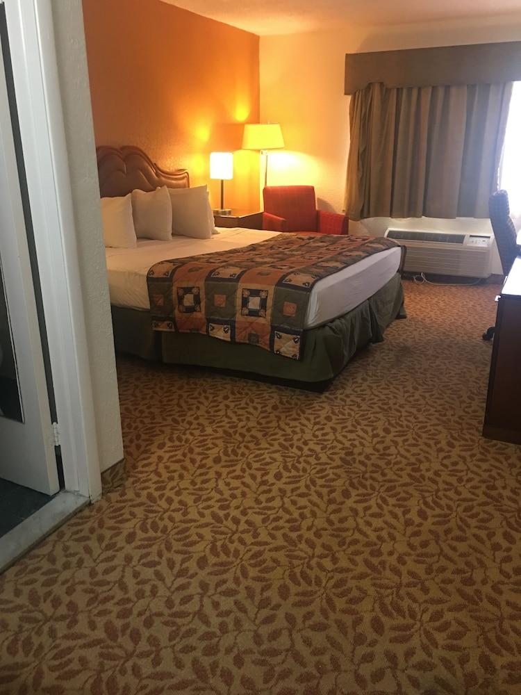 A Victory Hotel - Southfield photo 7