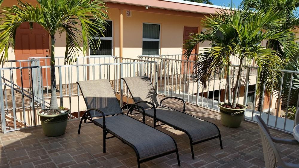 Lago Mar Motel and Apartments photo 47