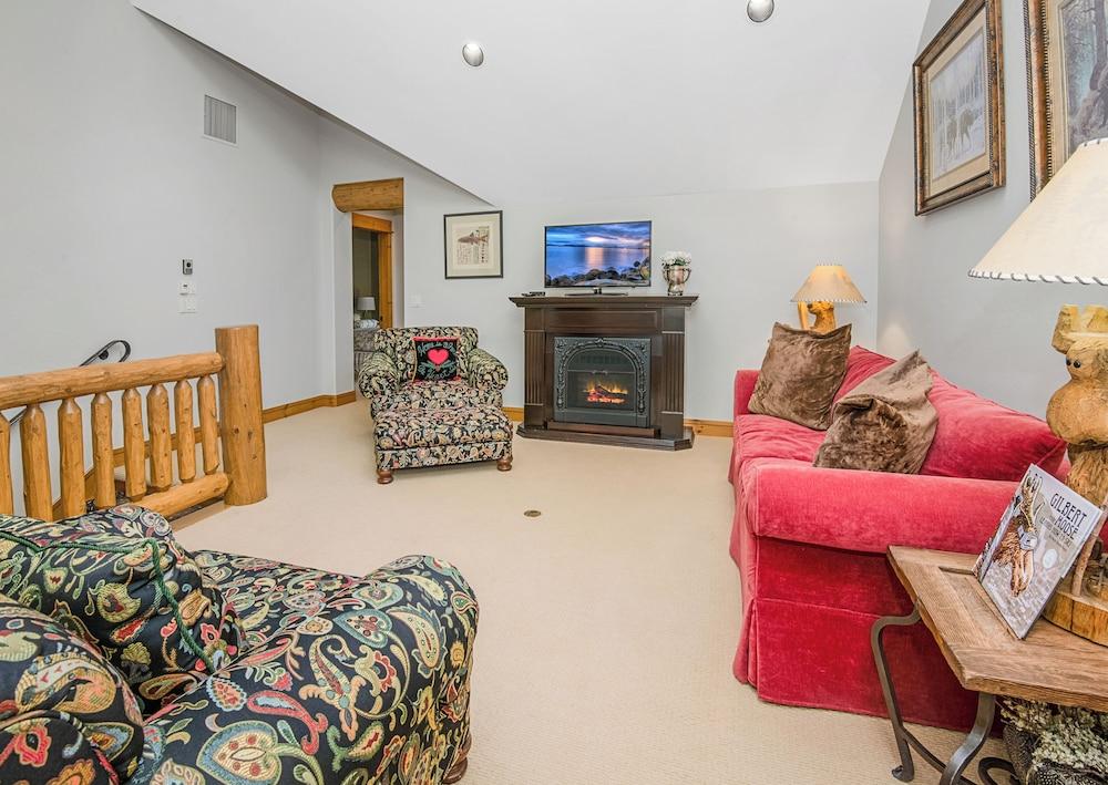 Snowberry by Elevation Accommodations photo 45