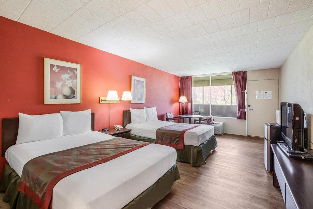 Red Carpet Inn Hazleton photo 11