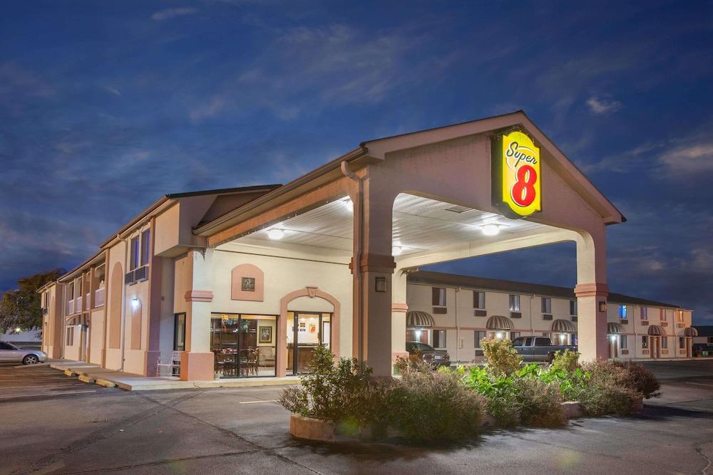 Super 8 by Wyndham Sallisaw photo 13