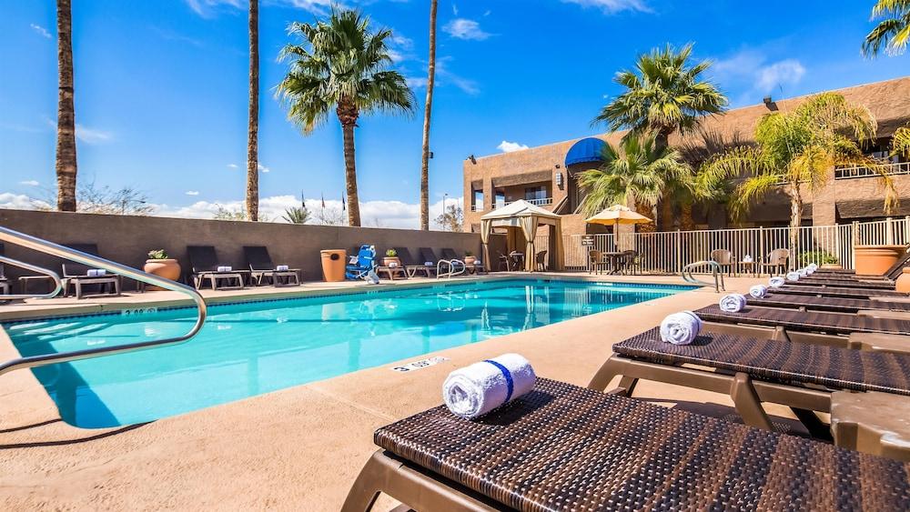 SureStay InnSuites Phoenix Hotel & Suites by Best Western photo 2