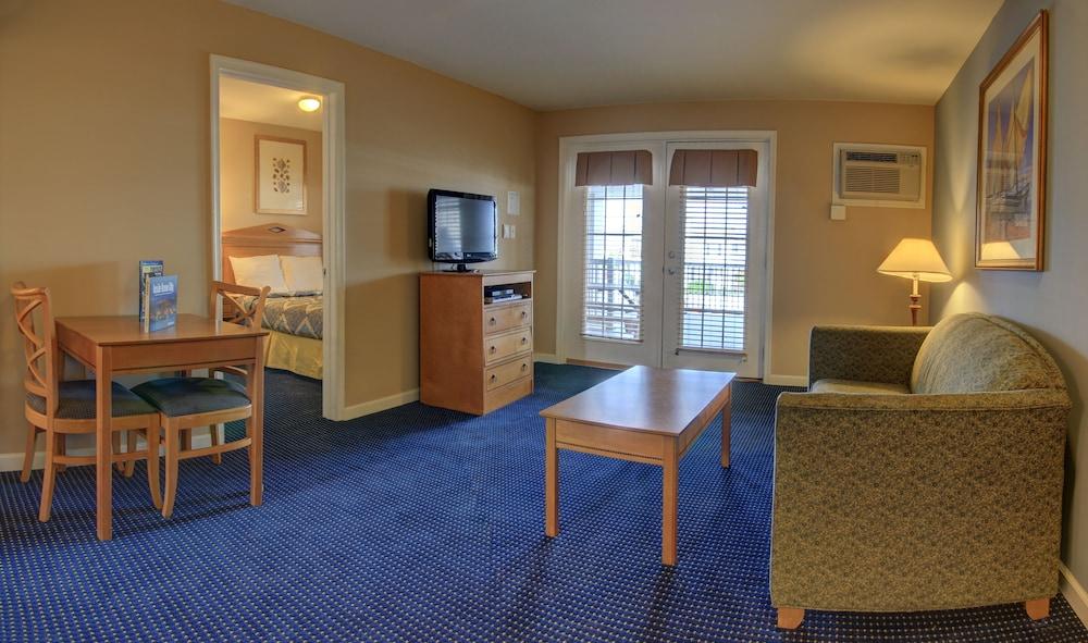 Ambassador Inn photo 11