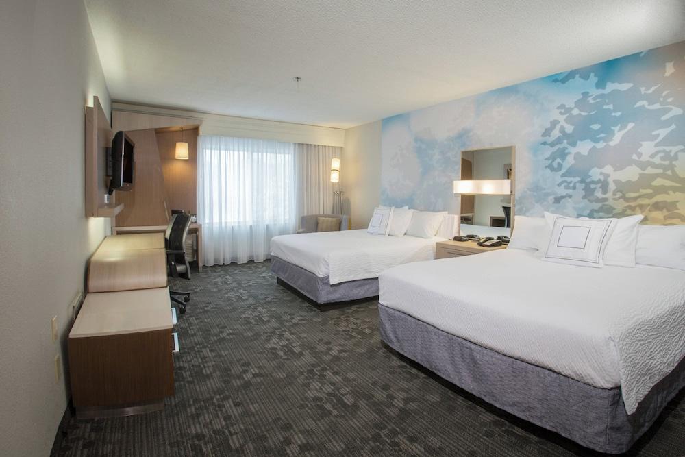 Courtyard by Marriott Raynham photo 9